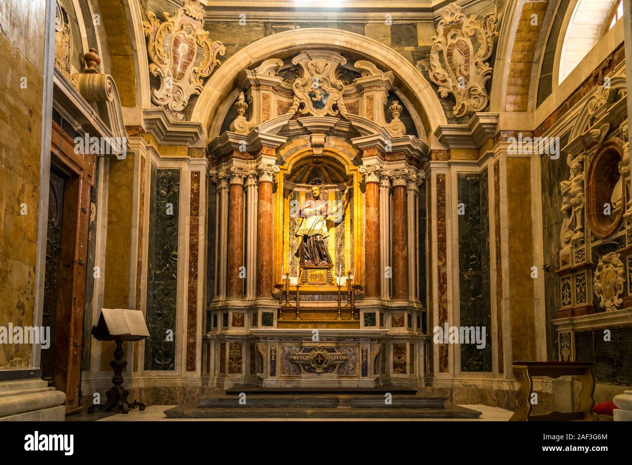 Altare im Innenraum der Kathedrale San Gerlando Agrigent, Sizilien, Italien, Europa | Cattedrale di Saint Gerland di Agrigento altare, Sicilia, Italia, e Foto Stock