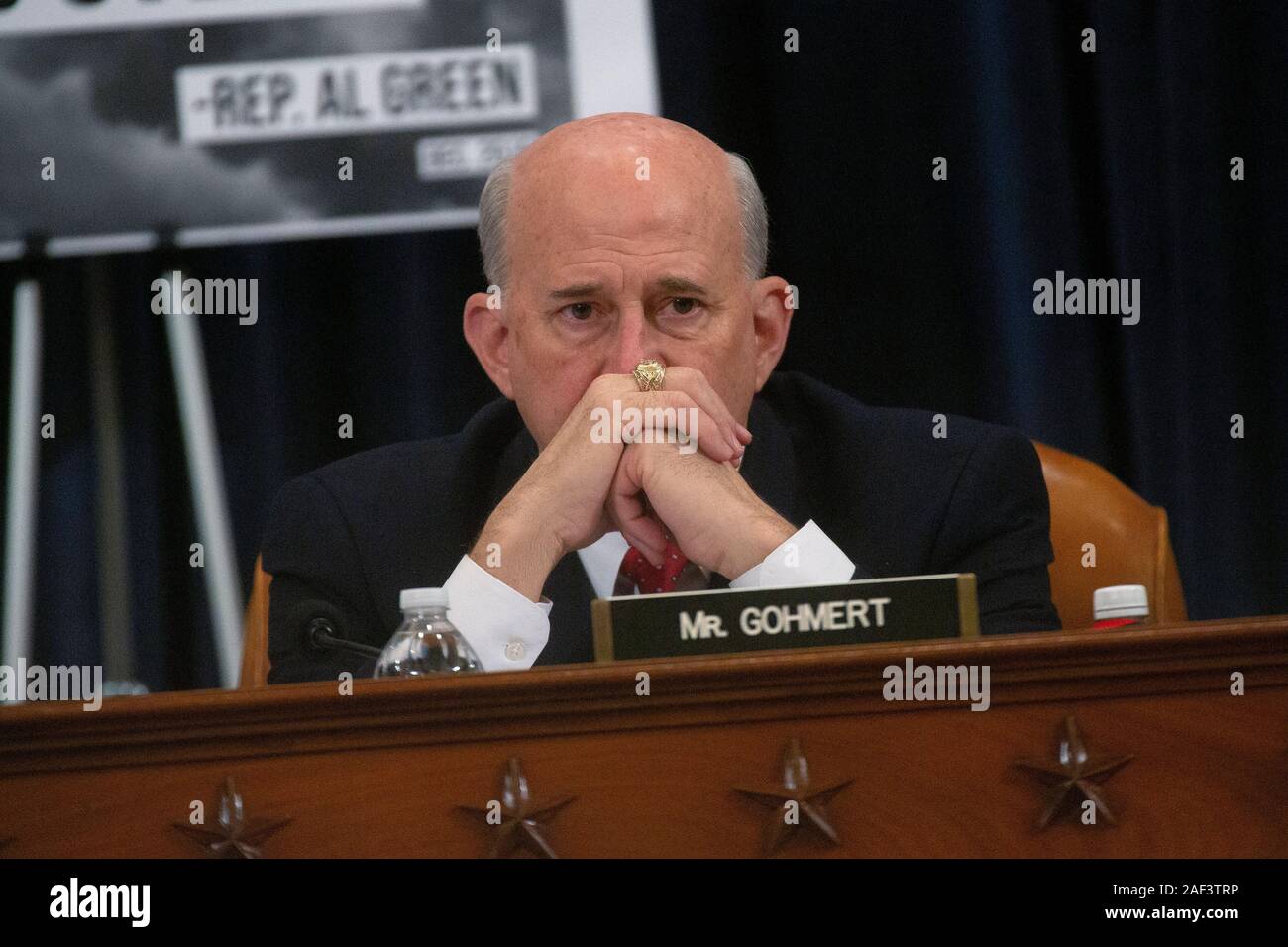 Rappresentante degli Stati Uniti Louie Gohmert (rappresentante del Texas) ascolta come la casa di noi Comitato sulla magistratura segna-up risoluzione Casa 755, articoli di impeachment contro il Presidente Trump, nel Longworth House Edificio per uffici a Washington, DC il Giovedi, Dicembre 12, 2019. Credito: Stefani Reynolds/CNP /MediaPunch Foto Stock