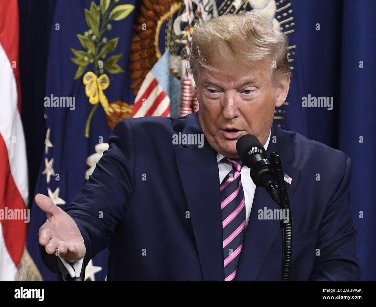 Washington, Stati Uniti. 12 Dic, 2019. Presidente Donald Trump rende commento a casa aWhite Vertice sulla cura dei bambini e i congedi retribuiti, giovedì, 12 dicembre 2019, a Washington, DC. La casa ha recentemente approvato la legislazione federale di concessione ai lavoratori 12 settimane di congedo parentale. Foto di Mike Theiler/UPI Credito: UPI/Alamy Live News Foto Stock