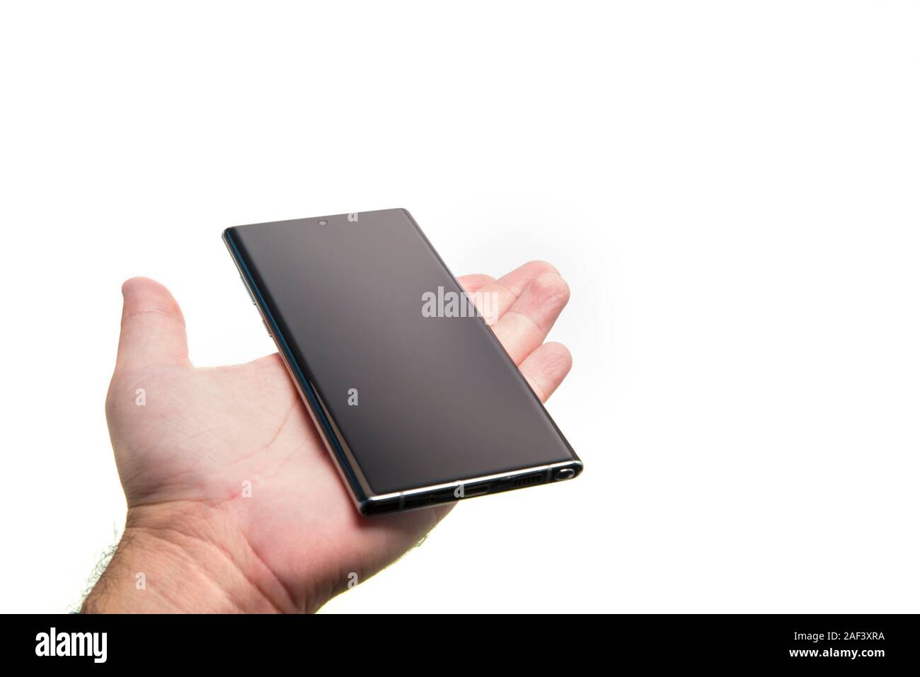 PIATRA NEAMT, Romania - 22 novembre 2019: a mano telefono Android su  bianco, Samsung Smartphone nota Foto stock - Alamy