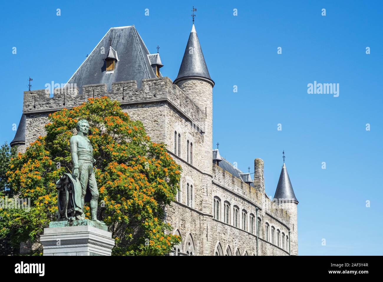 Statua di Lieven Bauwens e Geeraard de Duivelsteen, gotica del XIII secolo castello nella città di Gand, Fiandre Orientali, Belgio Foto Stock