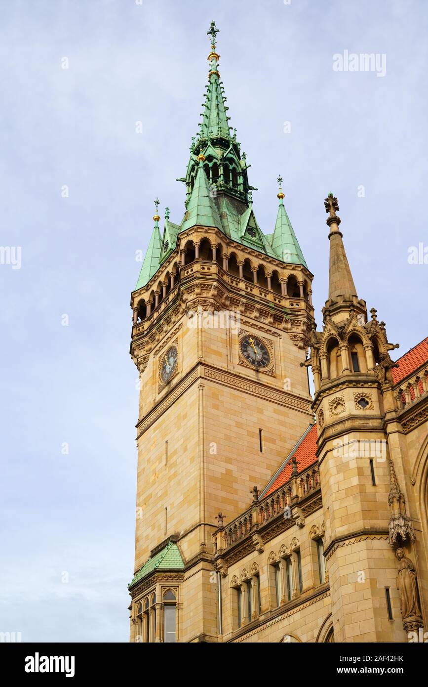 Municipio di Braunschweig, Bassa Sassonia, Germania. Neogotica di City Hall, architettura revival gotico. Immagine ad alta risoluzione. Foto Stock