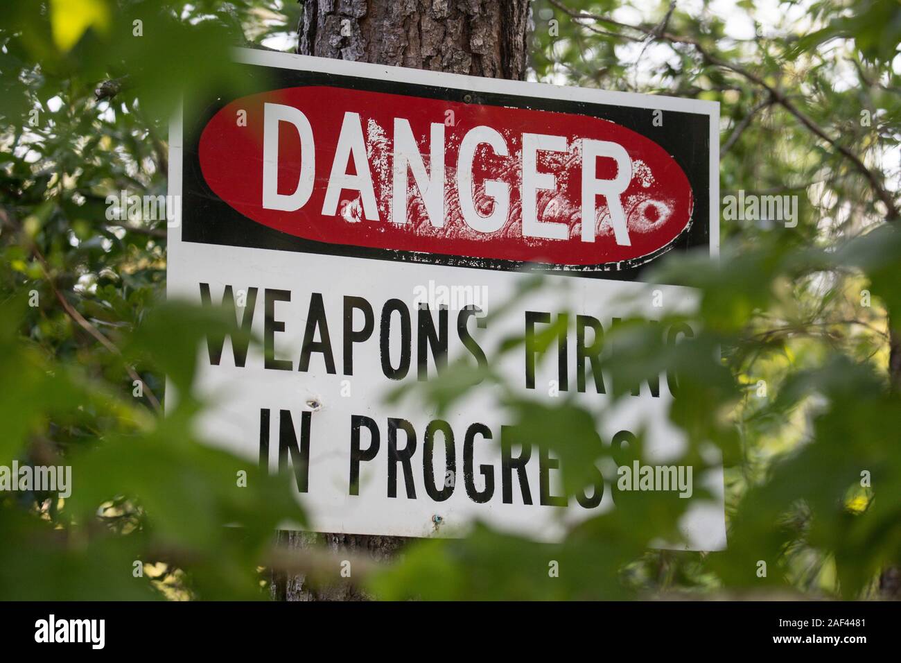 Segnale di avvertimento a sud est gamma pistola. Foto Stock Segnale di avvertimento a sud est gamma pistola. Foto Stock