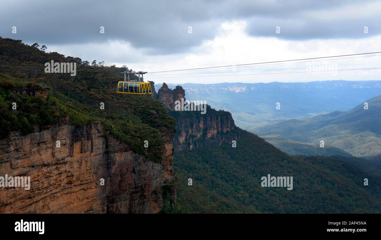 Cavo Skyway auto presso il Blue Mountains ad ovest di Sydney, Nuovo Galles del Sud, Australia. Guardando verso le tre sorelle rock landmark. Foto Stock