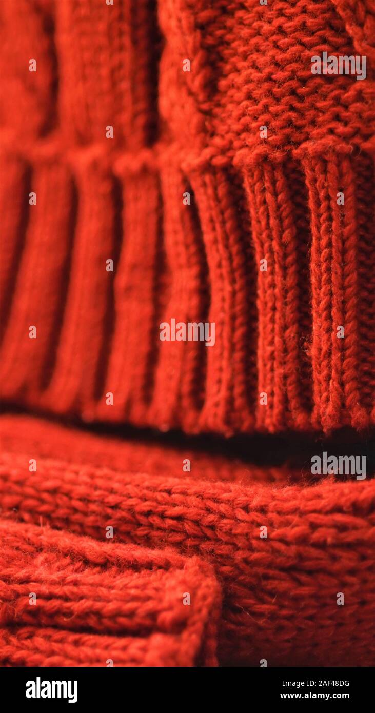 Maglia di Red Hat e sciarpa close-up, abbigliamento invernale Foto Stock