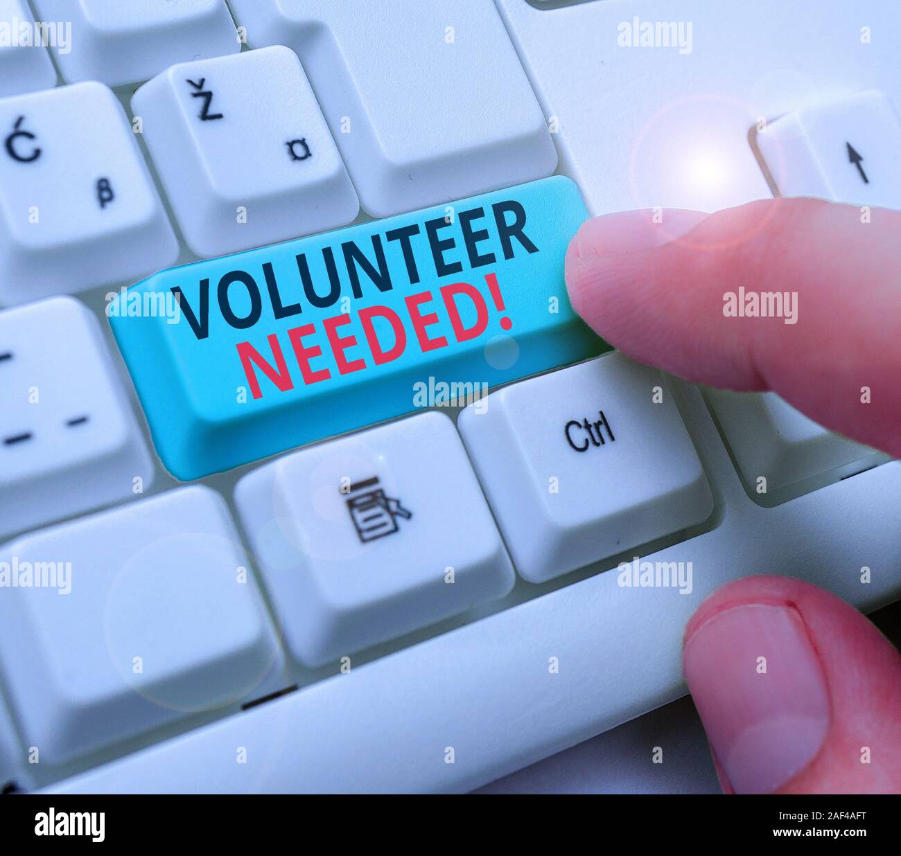 La grafia la scrittura di testo necessari volontari. Foto concettuale chiedendo dimostrando al lavoro di organizzazione senza essere pagati Foto Stock