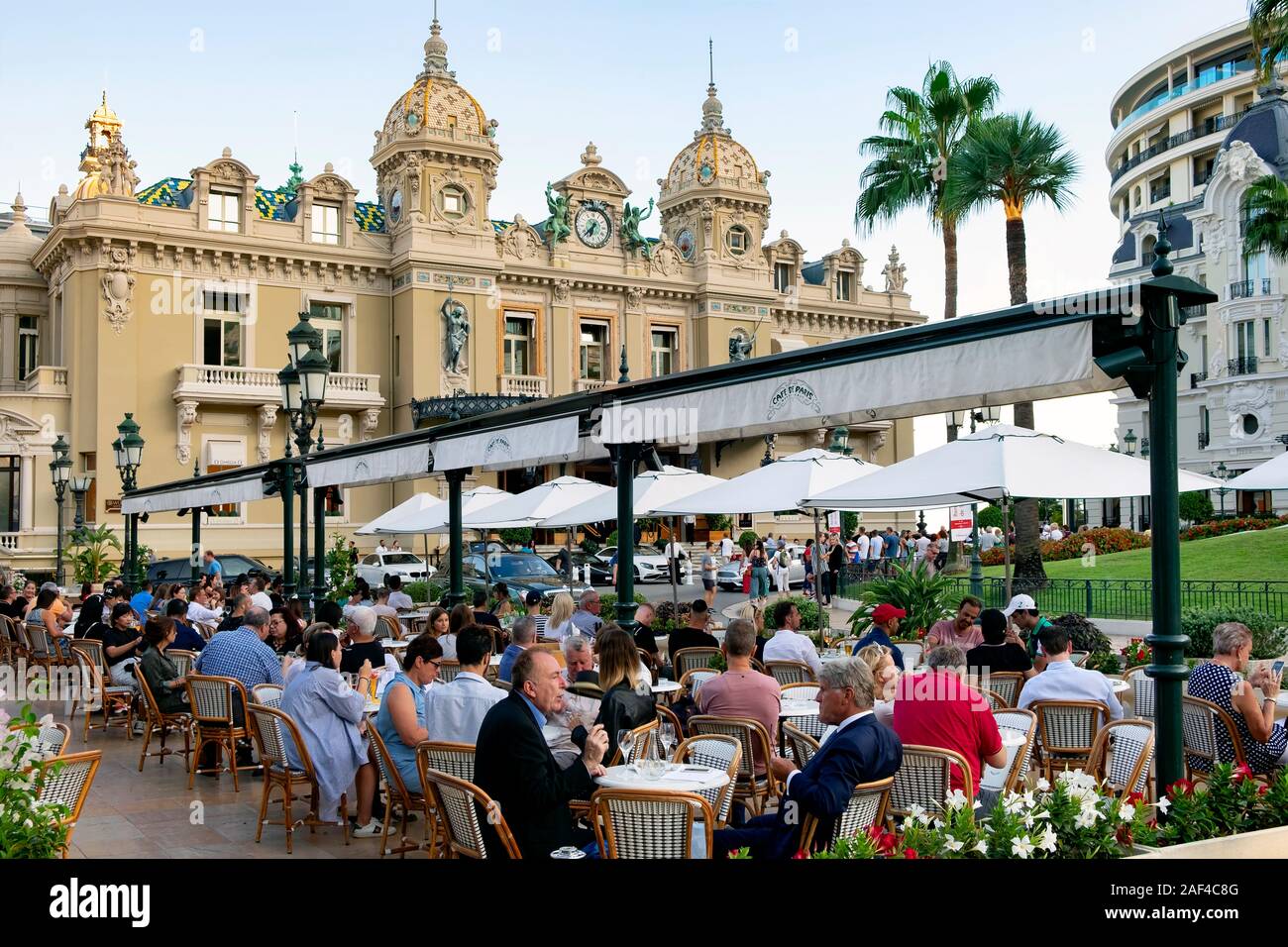 Il Café de Paris e casino de Monte Carlo, Place du Casino, Monte Carlo, il Principato di Monaco, Europa Foto Stock