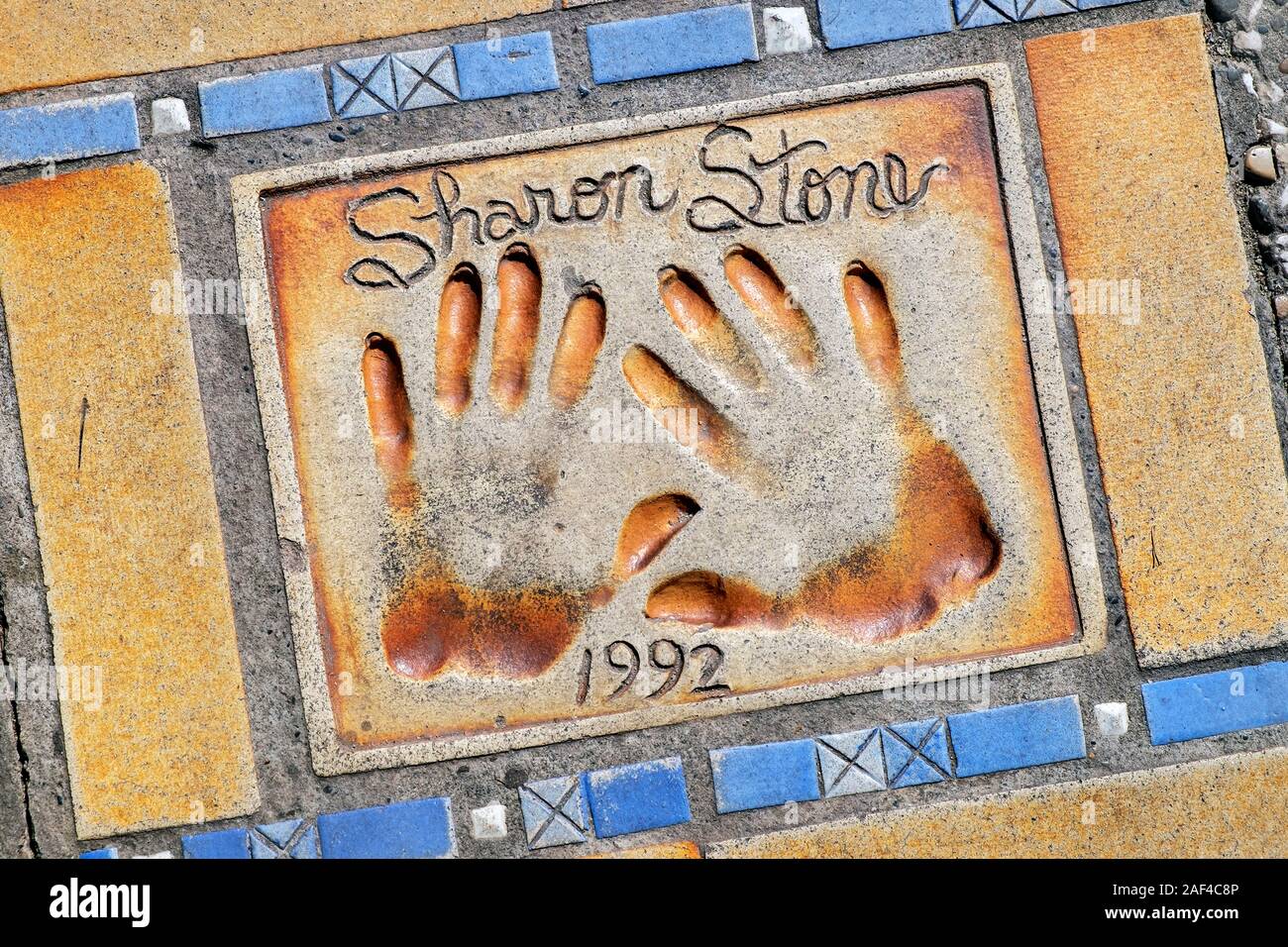 Sharon Stone handprints sul Viale delle Stelle marciapiede / Walk of Fame, Boulevard de la Croisette, Cannes, Provence, Francia Foto Stock