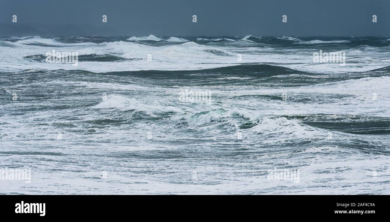 Tempesta le onde dell'Oceano Atlantico. Le tempeste di Biarritz, Francia. Foto Stock