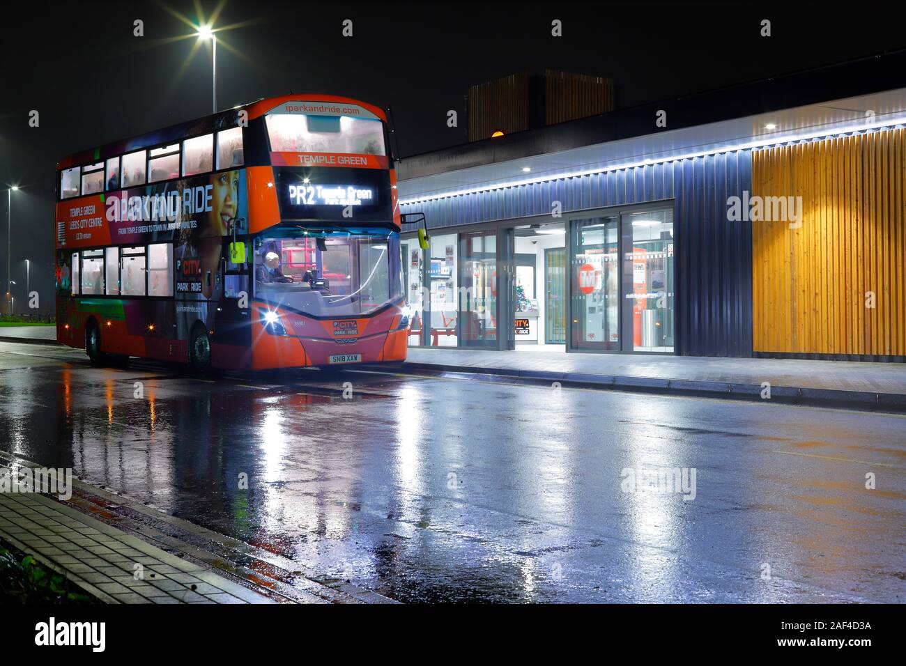 Un autobus a due piani parcheggiati in Tempio Green Park & Ride regime in Croce Verde, Leeds. Foto Stock