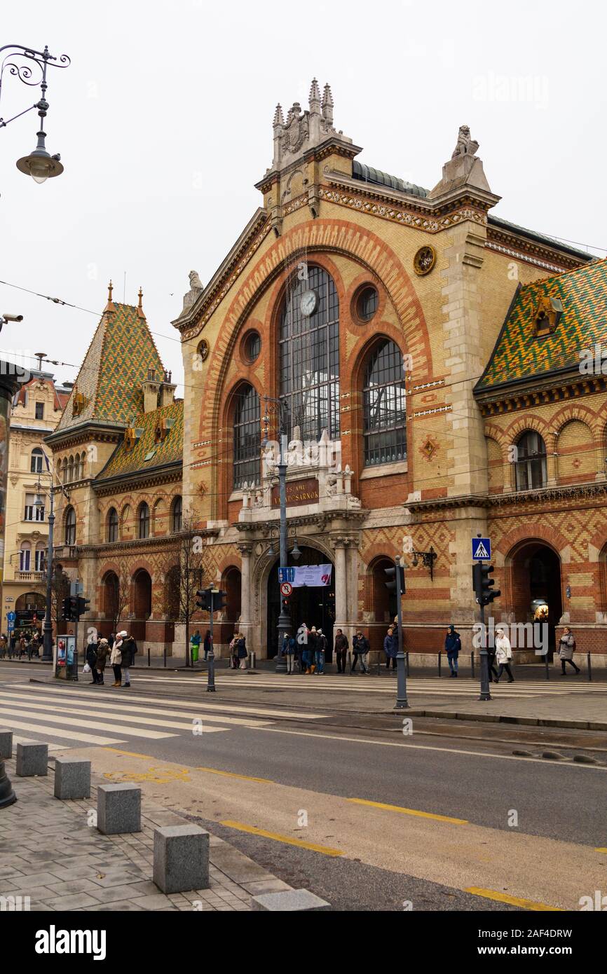Il Grande Mercato Centrale, Vararcsarnok, Budapest, Ungheria. Dicembre 2019 Foto Stock