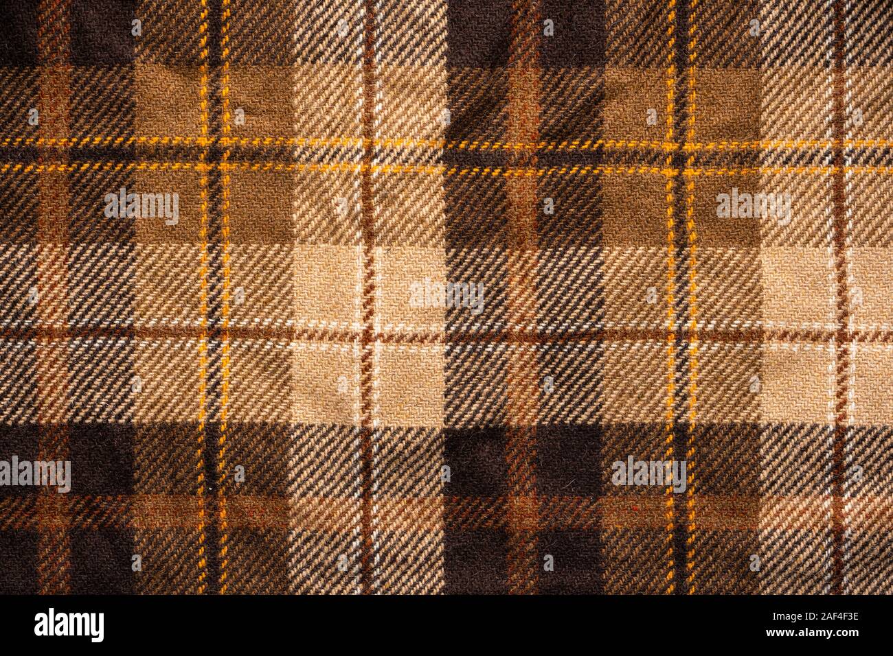 Controllare marrone tessuto. Lana scozzese. Tessuto per rivestire i plaid tuta. Close-up. Sfondo Foto Stock