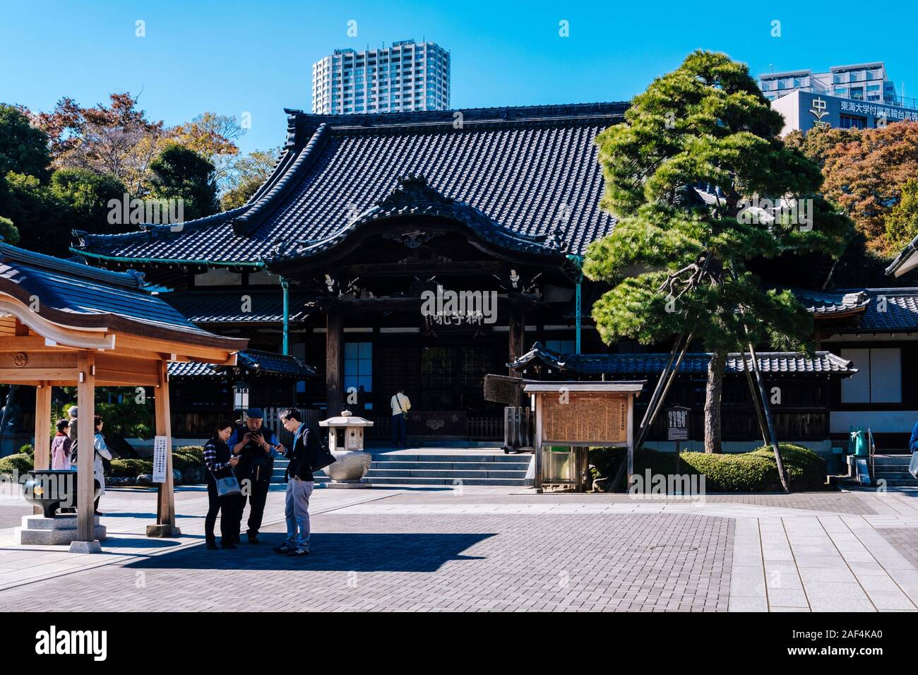 Sengaku-ji in Minato-ku, Tokyo, Giappone. Il tempio ospita le tombe dei 47 Ronin, la cui storia è famosa in tutto il Giappone Foto Stock