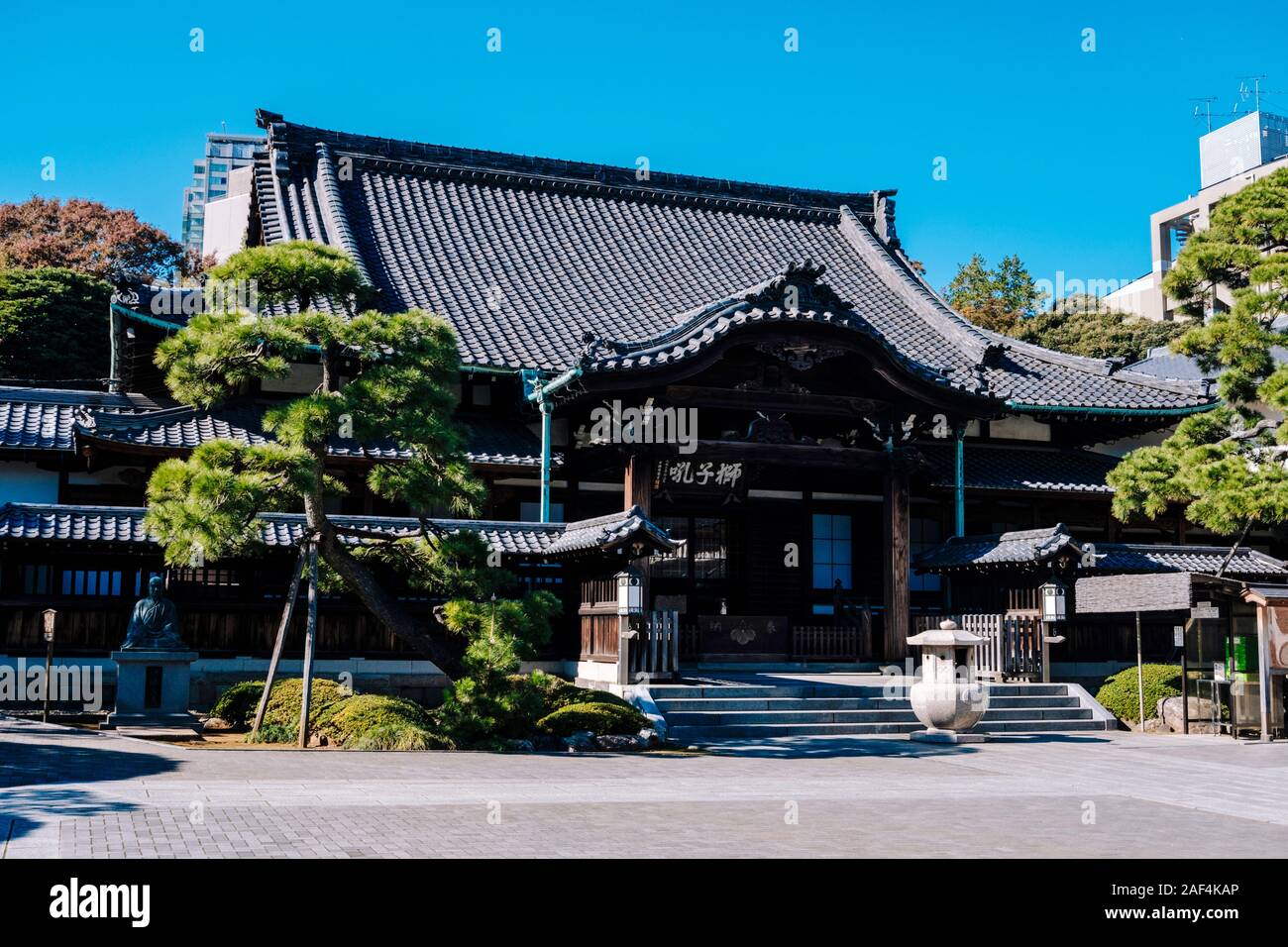 Sengaku-ji in Minato-ku, Tokyo, Giappone. Il tempio ospita le tombe dei 47 Ronin, la cui storia è famosa in tutto il Giappone Foto Stock
