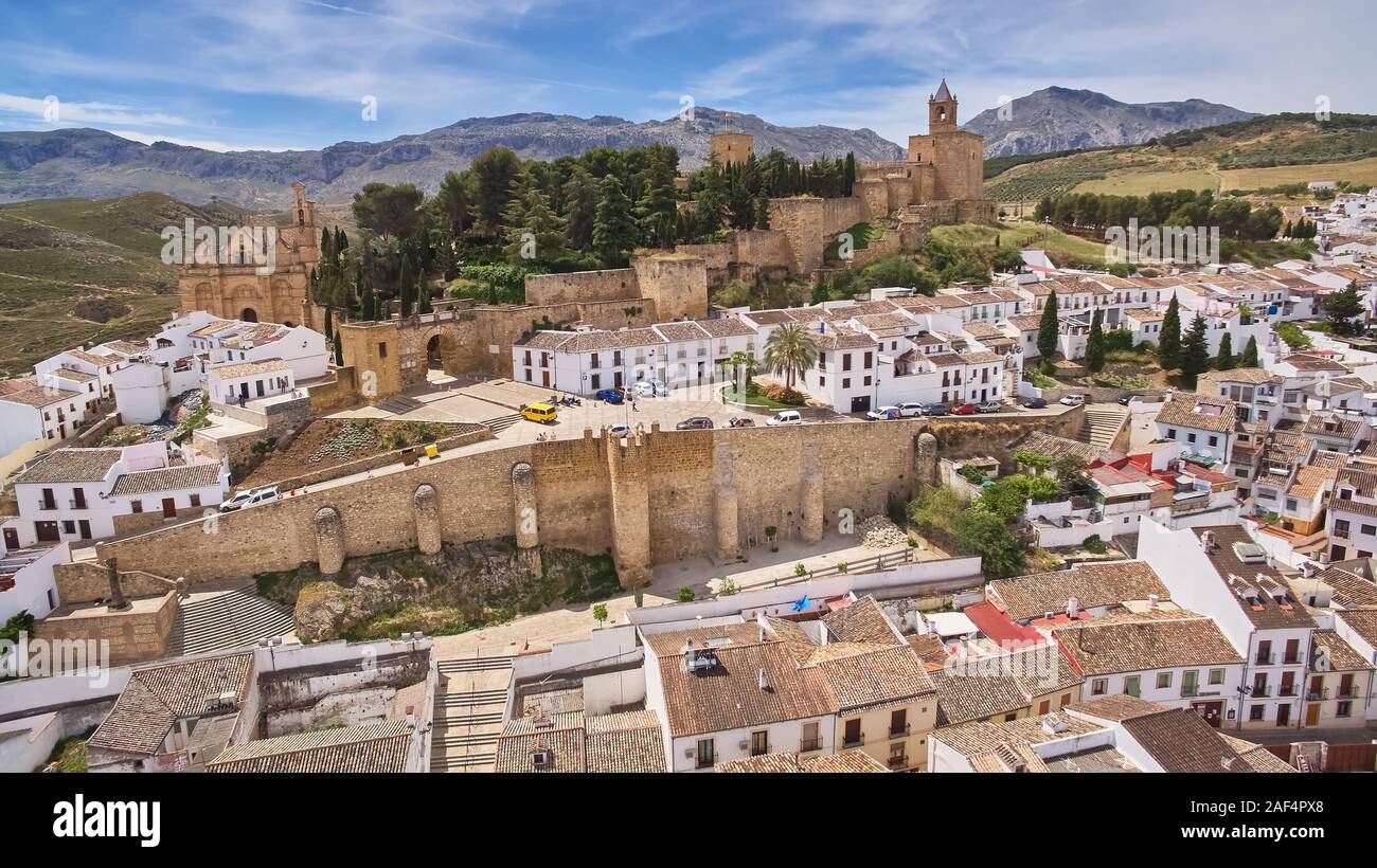 Antequera è uno dei più belli villaggi bianchi nella provincia di Malaga, Spagna. Foto Stock