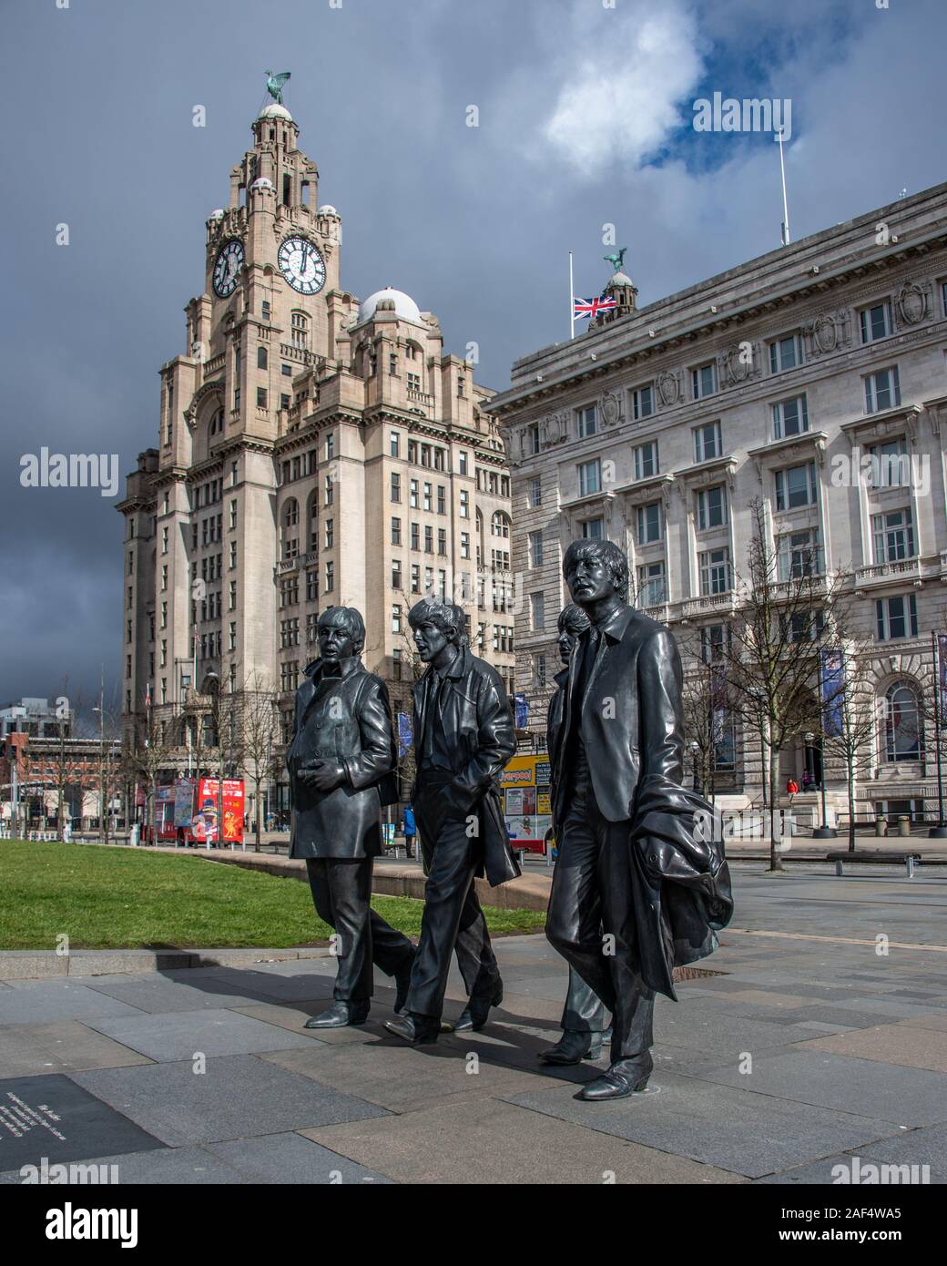 Liverpool, Regno Unito - 17 Marzo 2019: statua in bronzo del Beatles permanente sulla Liverpool è Pier Head waterfront, scolpito da Andrea Edwards Foto Stock
