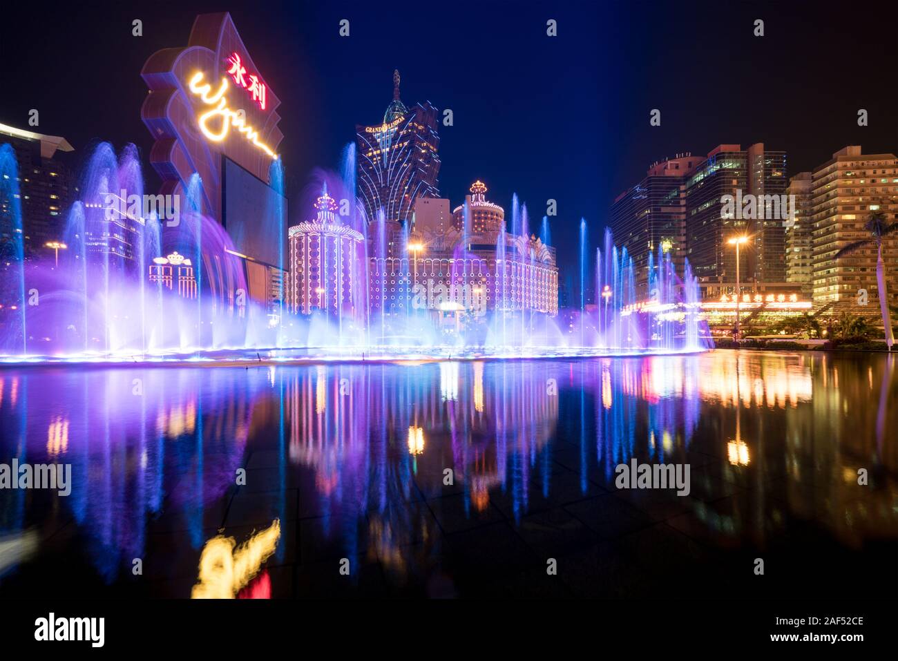MACAU (Macao) , Cina - 14 Ottobre 2017 : Macau (Macao) - il gioco d'azzardo capitale dell Asia. Molto bella e vivace cittã con un sacco di neon luminoso sig Foto Stock