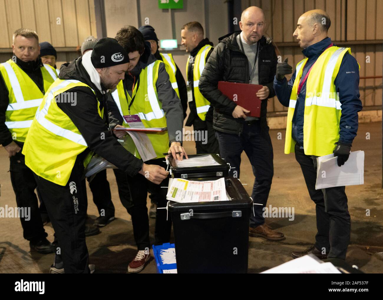 Edimburgo, Scozia, Regno Unito. Il 12 dicembre 2019. Primi voti arrivano al parlamentare elezione generale conte presso il Royal Highland Centre di Edimburgo. Cinque circoscrizioni vengono conteggiati in Edinburgh, Edinburgh West, Edimburgo Sud Ovest, Edimburgo nord & Leith, Edimburgo a sud e ad est di Edimburgo. Iain Masterton/Alamy Live News Foto Stock
