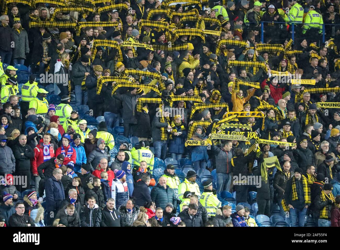 Glasgow, Regno Unito. Il 12 dicembre 2019. Glasgow Rangers ha giocato il sesto ed ultimo gruppo G fixture nella UEFA Europa League a Ibrox, il loro stadio di casa contro il team svizzero BSC Ragazzi. Il punteggio finale è stato un 1 -1 disegna con i Rangers gol segnato da Alfredo Morelos e che è stato sufficiente per i Rangers di progredire fino al prossimo round Credito: Findlay / Alamy News Foto Stock