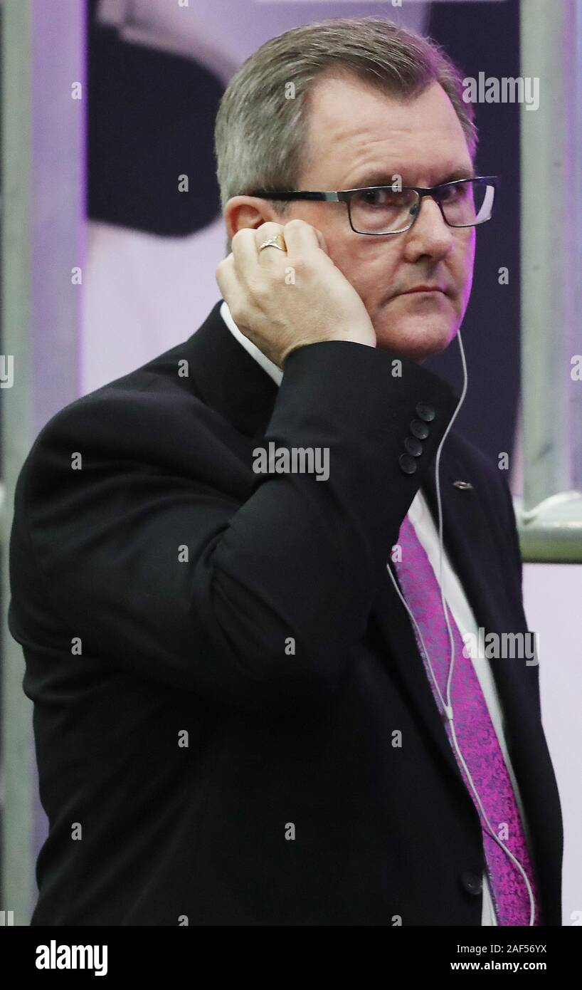 DUP candidato per Lagan Valley Jeffrey Donaldson durante il conteggio in Meadowbank Leisure Centre, Magherafelt, per il 2019 elezione generale. Foto Stock