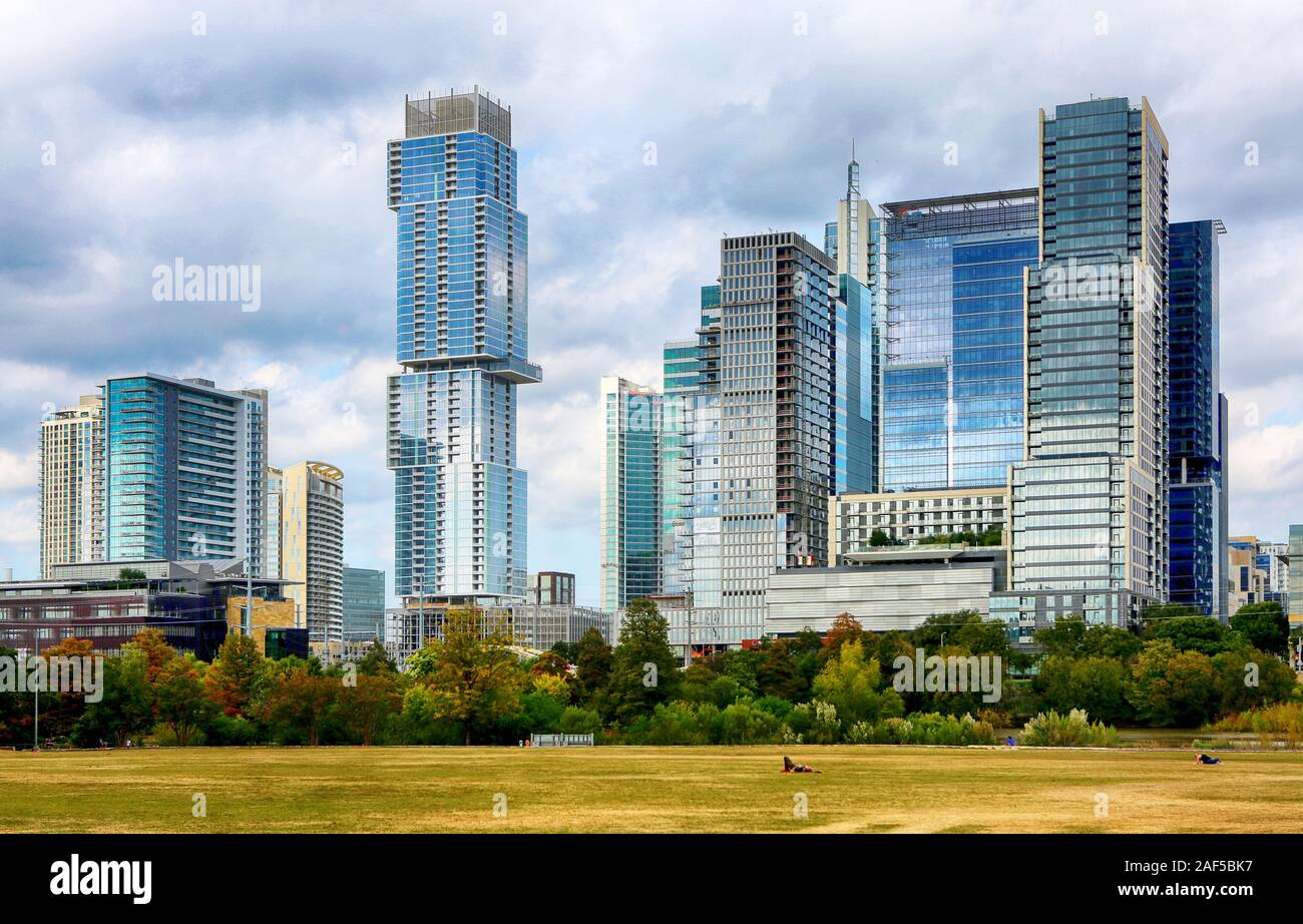 Austin, Texas, il 18 maggio 2019. Costruzioni di nuovi edifici moderni nel centro di Austin. Austin è il numero 1 con la crescita più veloce di grandi città in noi. Foto Stock