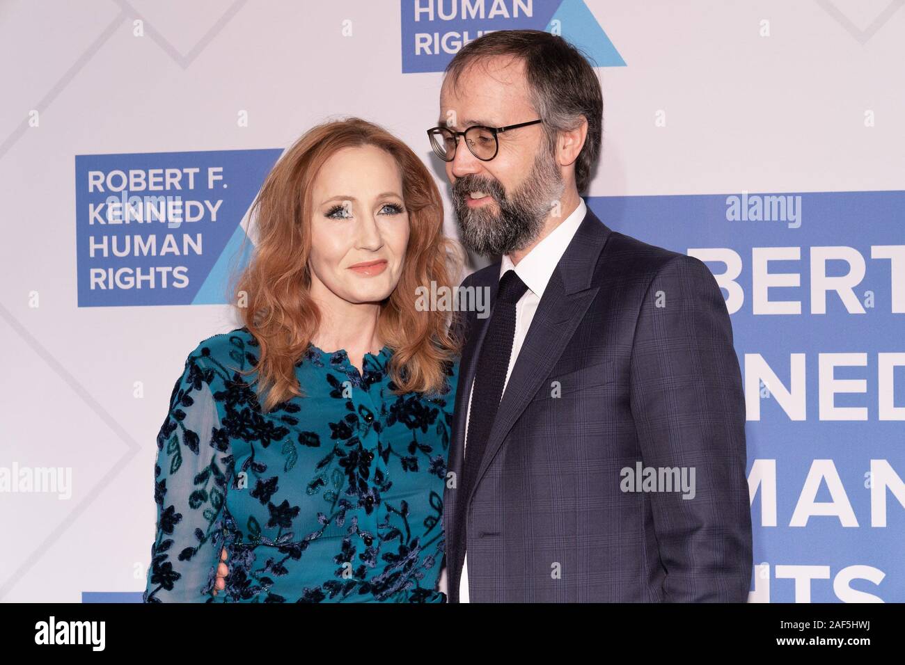 New York, NY, STATI UNITI D'AMERICA. 12 Dic, 2019. J.K. Rowling, Neil Murray presso gli arrivi per 51st annuale di Robert F. Kennedy Diritti Umani ripple della speranza Awards, New York Hilton Midtown, New York, NY Dicembre 12, 2019. Credito: Jason Smith/Everett raccolta/Alamy Live News Foto Stock