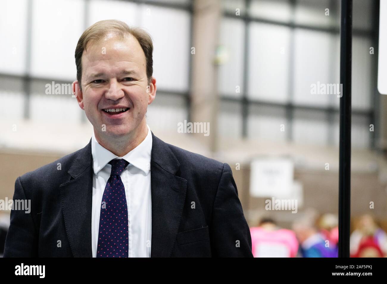 Hereford, Herefordshire, Regno Unito - Giovedì 12 Dicembre 2019 - conservatrice Jesse Norman celebra la sua vittoria dopo essere stato rieletto come MP per la circoscrizione di Hereford & South Herefordshire. Foto Steven Maggio / Alamy Live News Foto Stock