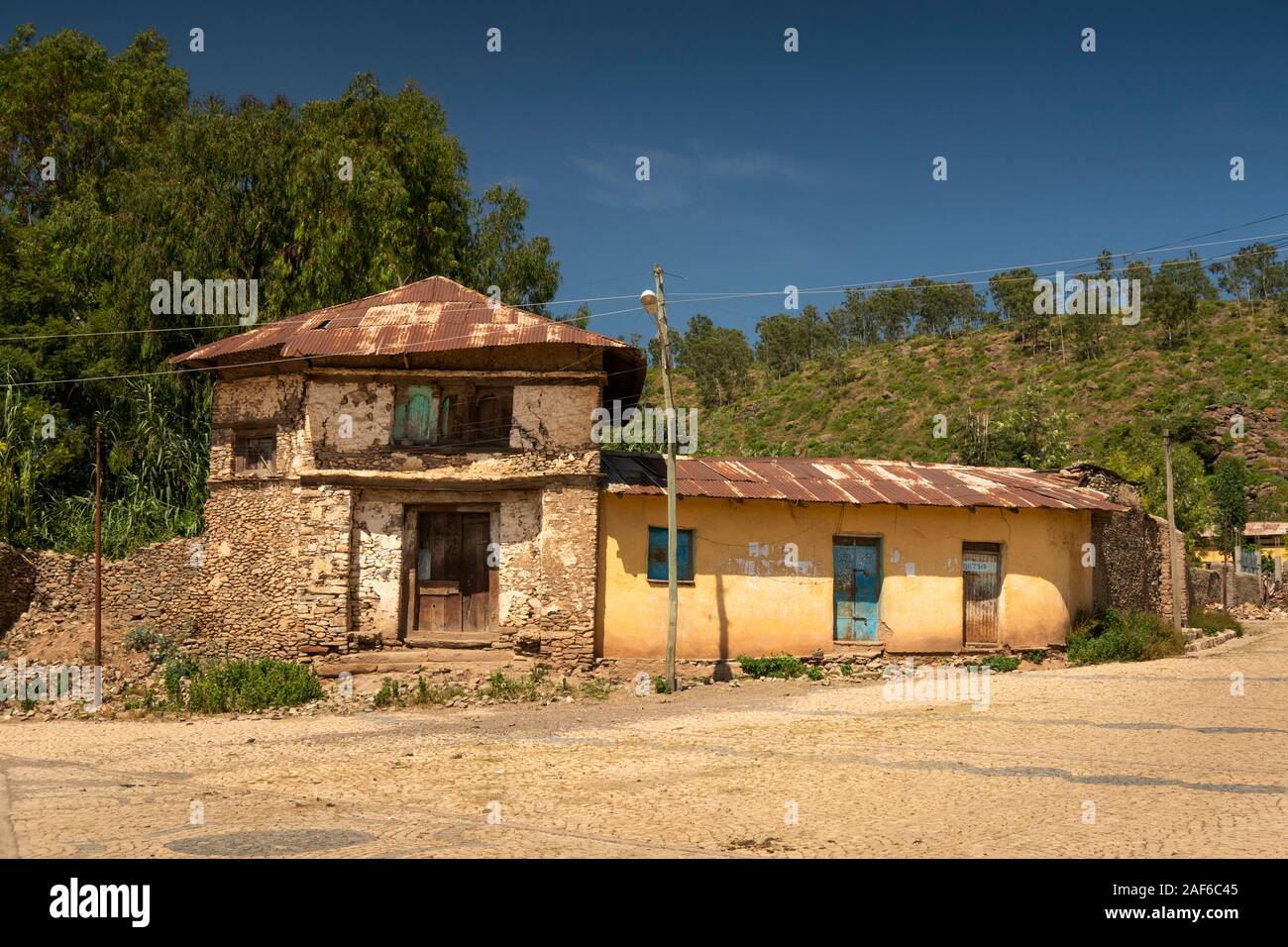 Etiopia, Tigray, Axum (Aksum), Daero Ella, (Da'Ero Ela) pubblica piazza, casa diroccata Foto Stock