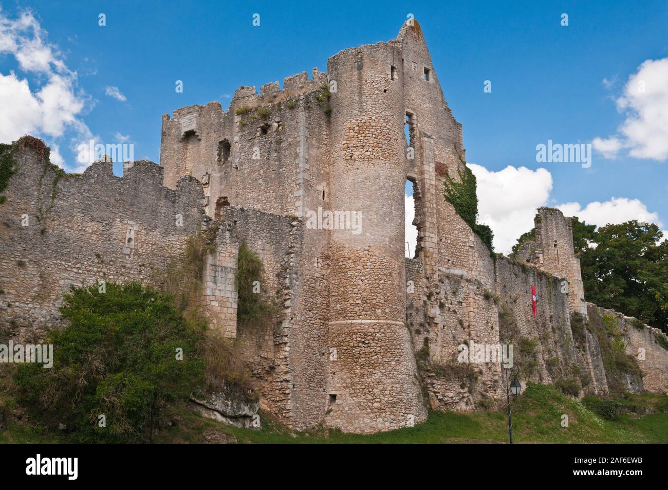 Il castello in rovina di angoli-sur-l'Anglin, XI secolo, Vienne (86), regione Nouvelle-Aquitaine, Francia. Elencato come uno dei borghi più belli Foto Stock