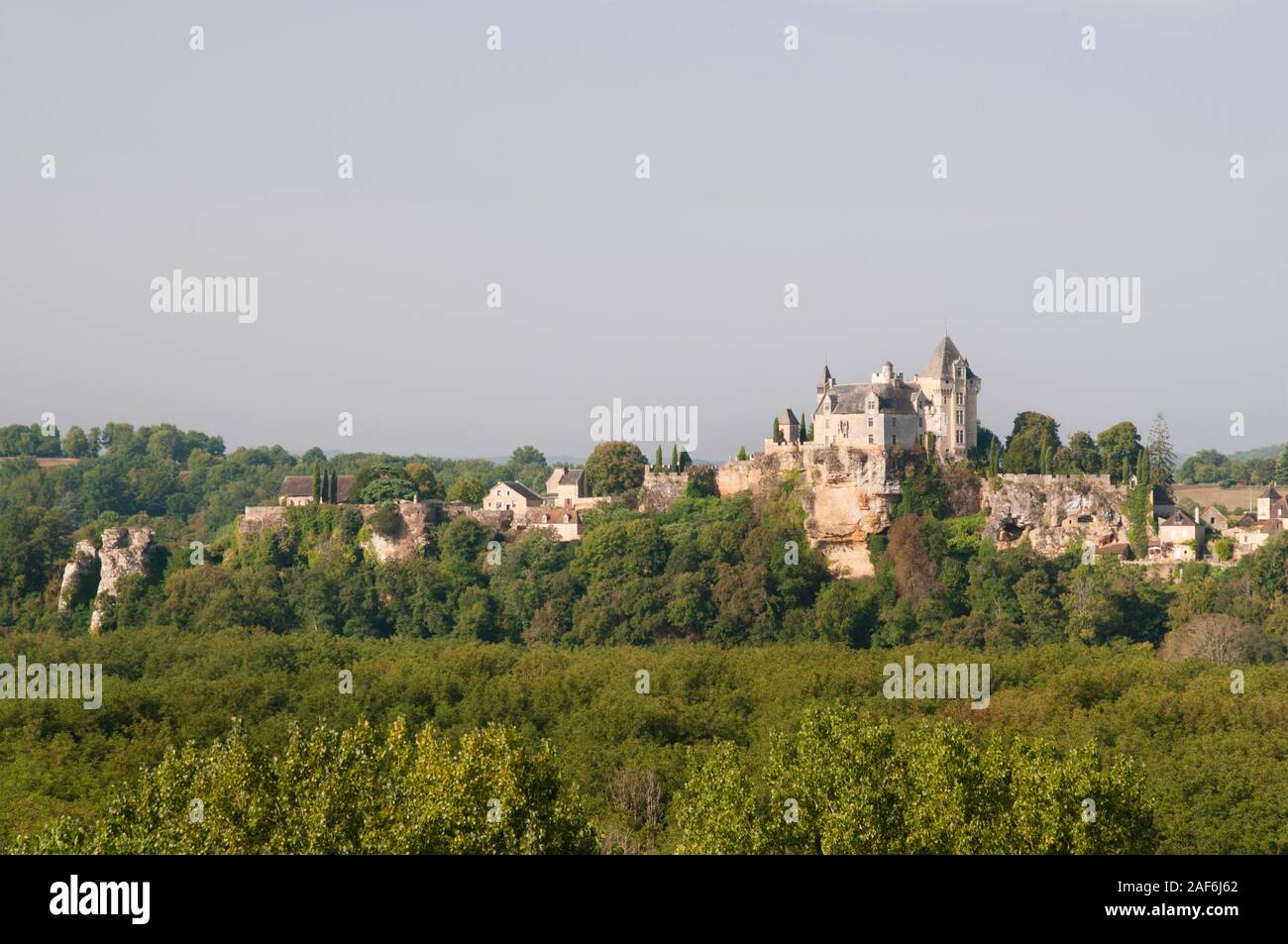 Il castello di Montfort e Vitrac village, Dordogne (24), regione Nouvelle-Aquitaine, Francia. Foto Stock