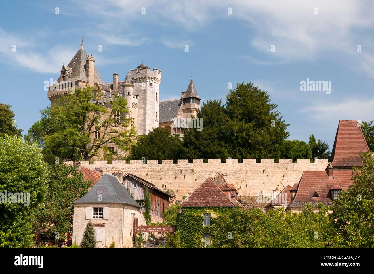 Il castello di Montfort nel villaggio di Vitrac, Dordogne (24), regione Nouvelle-Aquitaine, Francia. Foto Stock