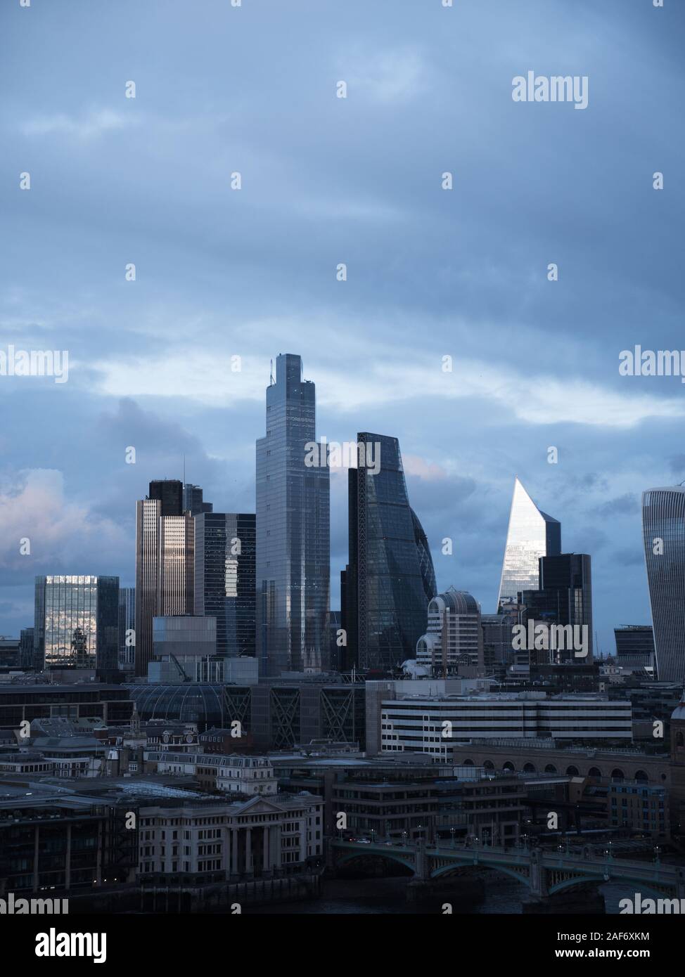 City of London Skyline sul inverni freddi giorno a Londra, Inghilterra, Regno Unito, GB. Foto Stock