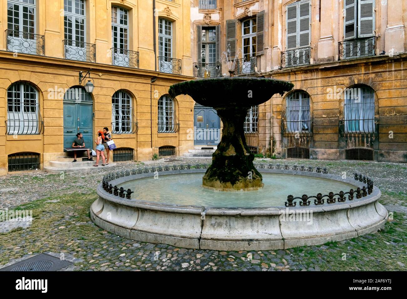Fontana sul luogo d'Albertas Square, Aix-en-Provence, Francia Foto Stock