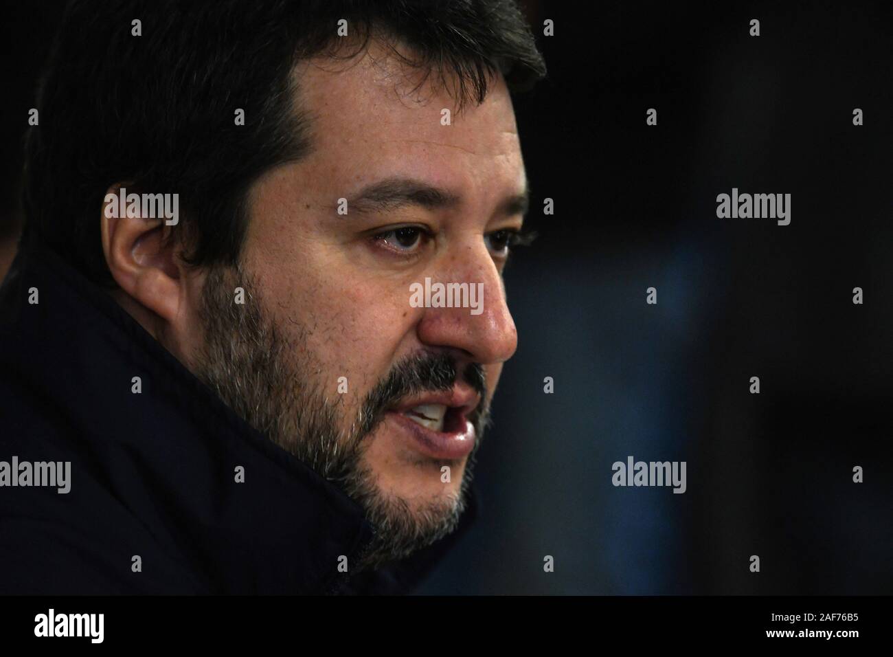 Napoli, Italia. 13 dic 2019. Il leader del campionato Matteo Salvini visitando il carcere di Poggioreale dove ha voluto incontrare ed esprimere solidarietà con il personale amministrativo, ma soprattutto con gli agenti che indossano la divisa della Polizia Penitenziaria. 12/13/2019, Napoli, Italia Credit: Indipendente Photo Agency Srl/Alamy Live News Foto Stock