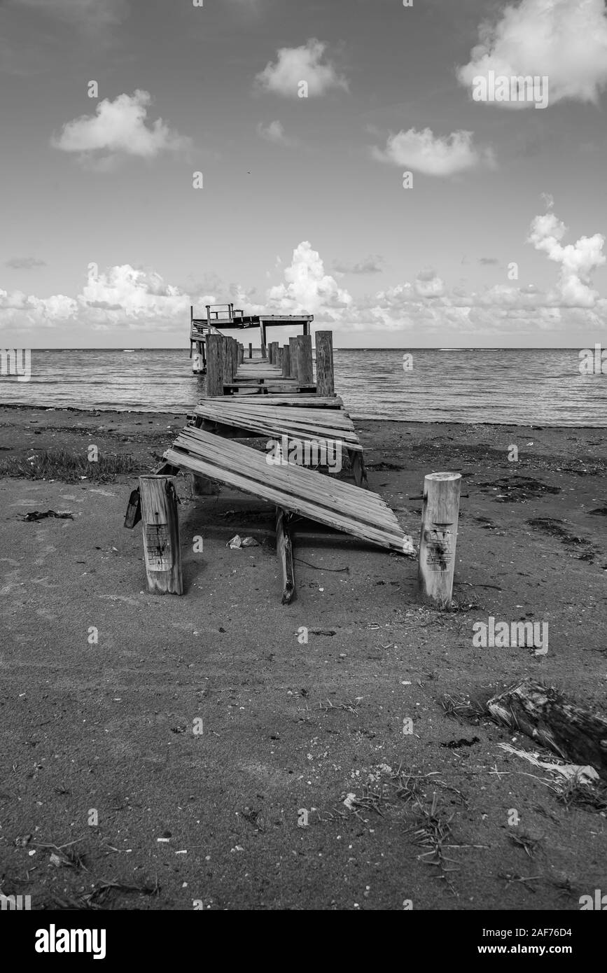 Immagine in bianco e nero dei Caraibi dock distrutta dall'uragano Foto Stock