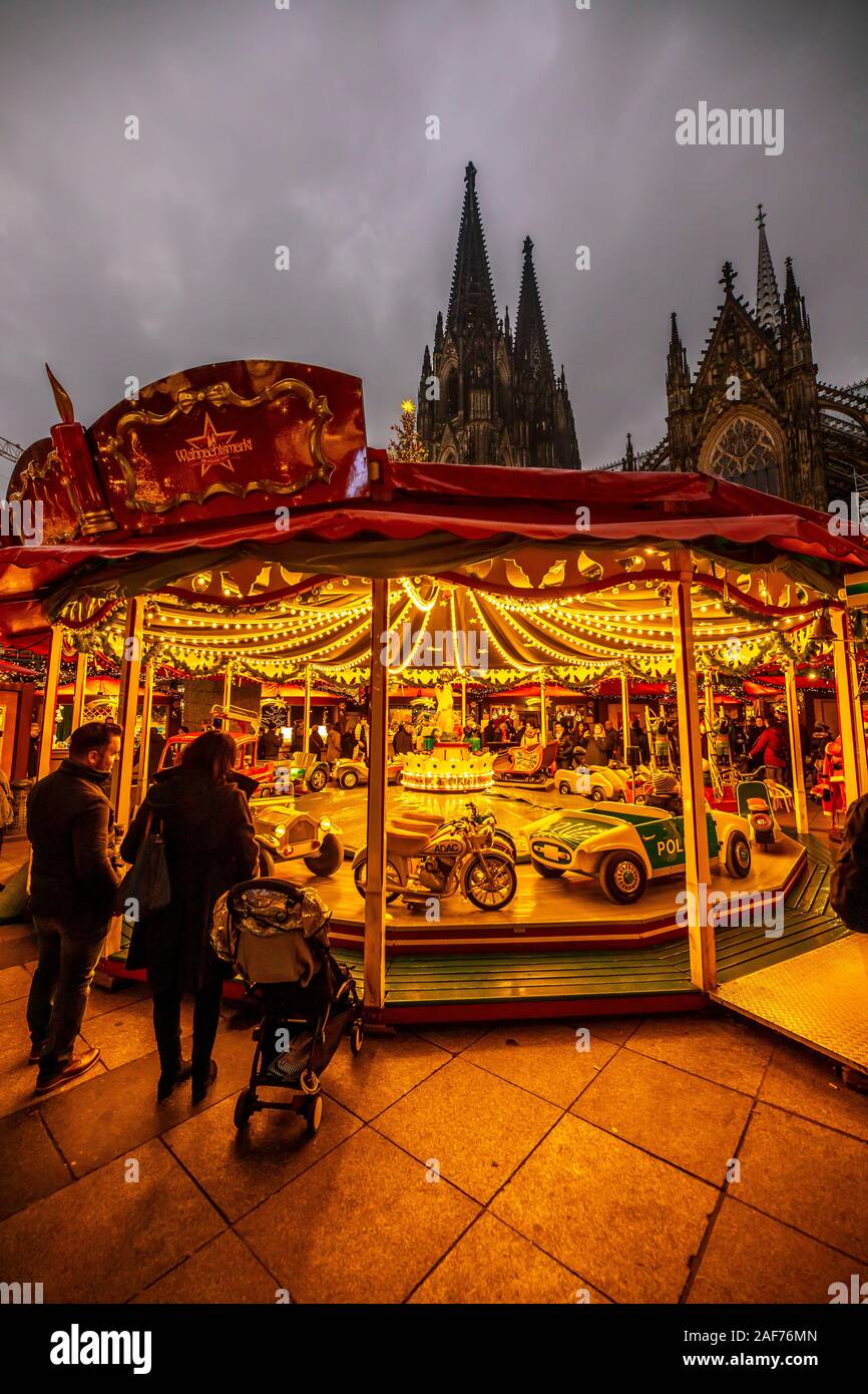 Colonia, mercatino di Natale sulla Roncallli Platz, direttamente presso la cattedrale di Colonia, i bambini della giostra, Foto Stock