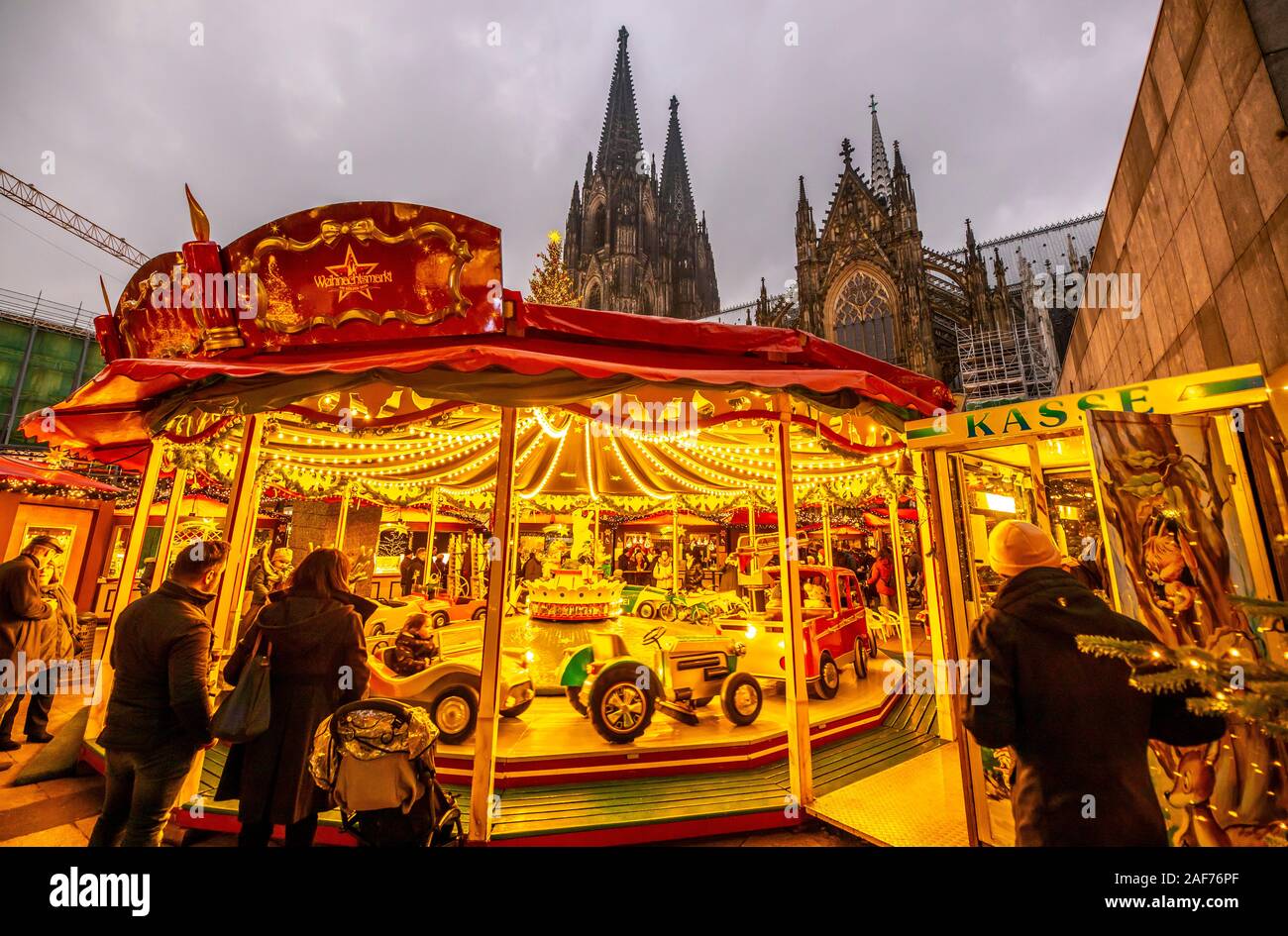 Colonia, mercatino di Natale sulla Roncallli Platz, direttamente presso la cattedrale di Colonia, i bambini della giostra, Foto Stock