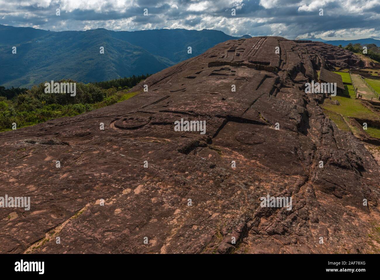 La roccia arenaria, figurative, carvingsistorical sito di El Fuerte, Patrimonio Mondiale dell Unesco, Samaipata, Dipartimento di Santa Cruz, Bolivia, America Latina Foto Stock