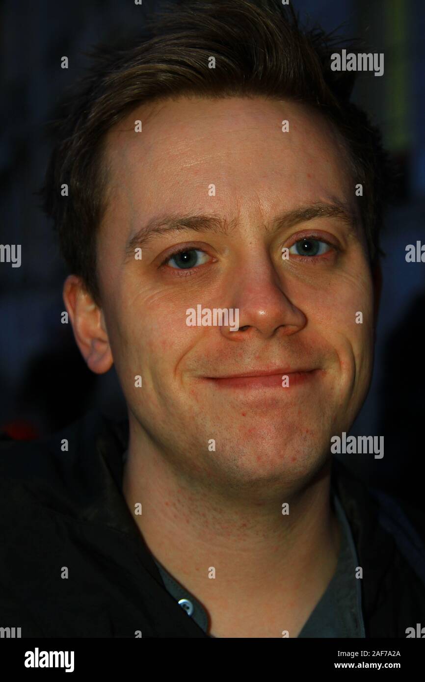 OWEN JONES raffigurato nella Westminster su 11dicembre 2019. Giornalista e editorialista per GUARDIAN NEWS CARTA. Contribuisce alla nuova statista e tribune. Sostenitore del lavoro e attivista. Giornalisti britannici. Foto Stock