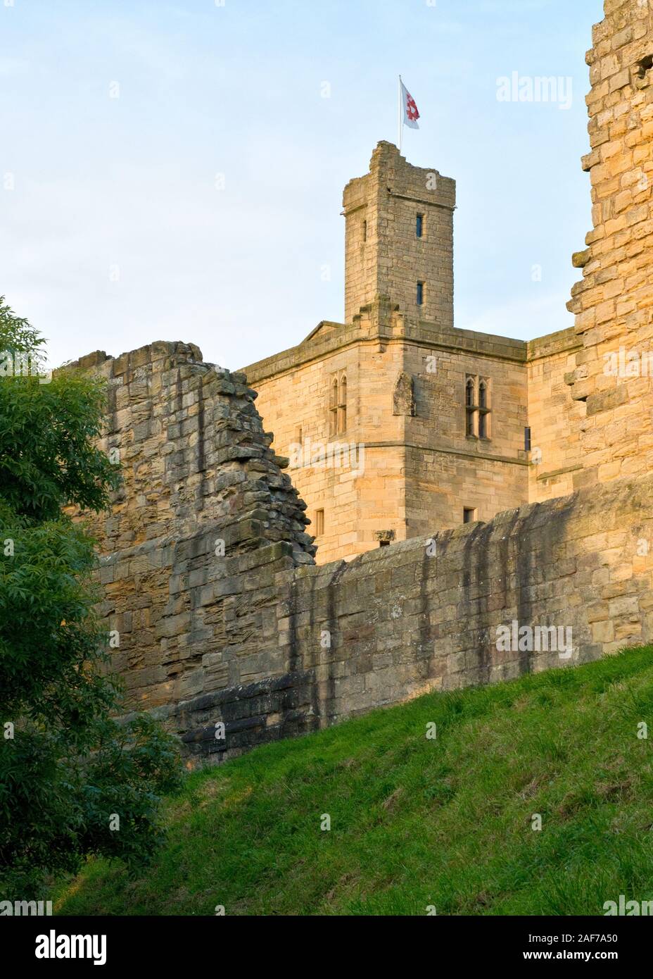 Il castello di Warkworth pareti e mantenere. Northumberland, Inghilterra Foto Stock
