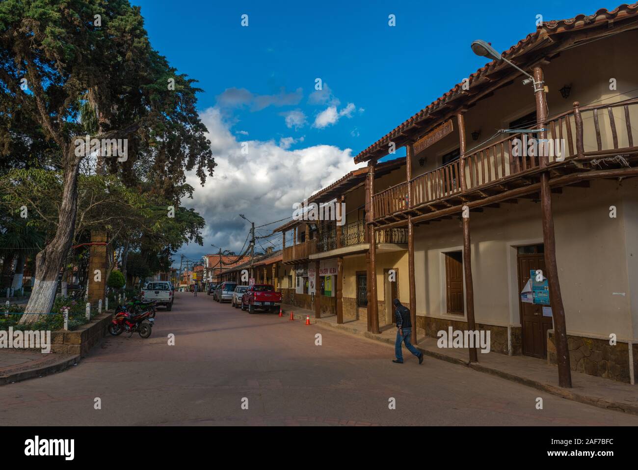 Street, comunità di Samaipata, Casa del Patrimonio Mondiale Unesco El Fuerte, Dipartimento di Santa Cruz, Bolivia, America Latina Foto Stock