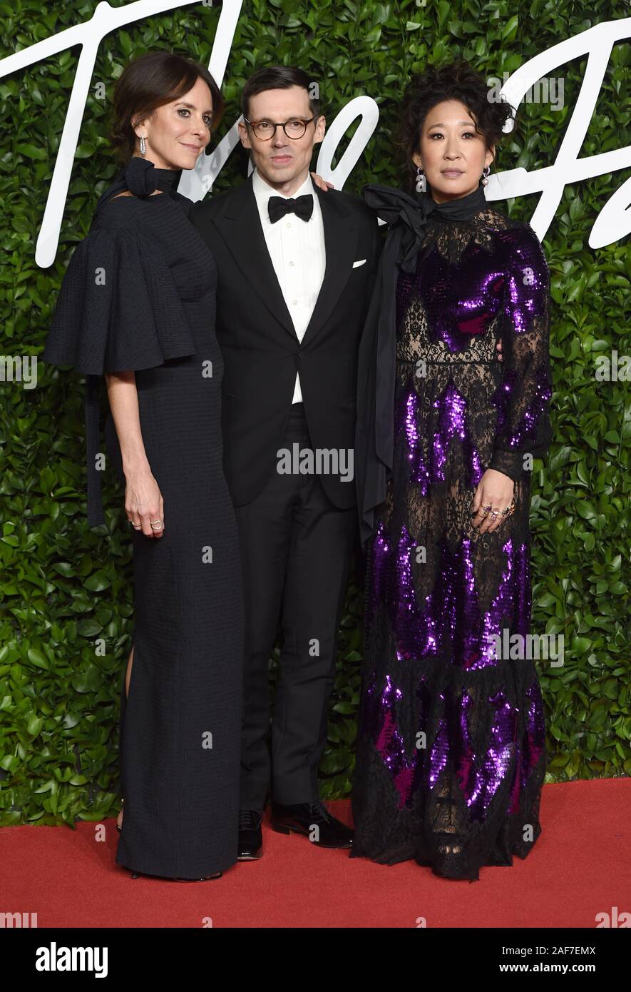 Foto deve essere accreditato ©Alpha premere 079965 02/12/2019 Alison Loehnis, Erdem Moralioglu e Sandra Oh Il Fashion Awards 2019 presso la Royal Albert Hall di Londra Foto Stock