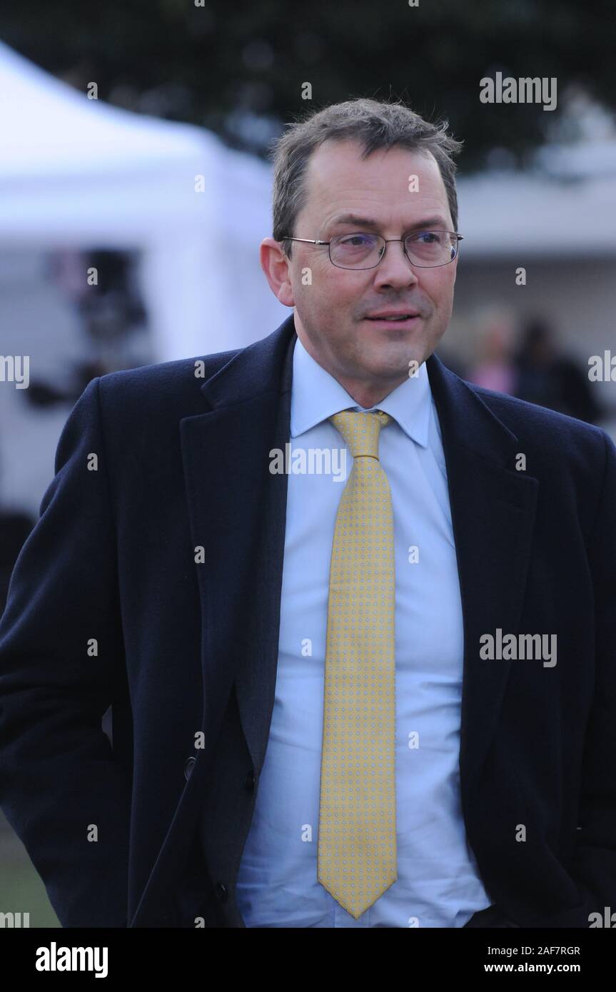 Londra, UK, 13 dicembre 2019 i politici su College Green di fronte al Palazzo del Parlamento per soddisfare i media a commentare le elezioni. Credito: Johnny Armstead/Alamy Live News Foto Stock