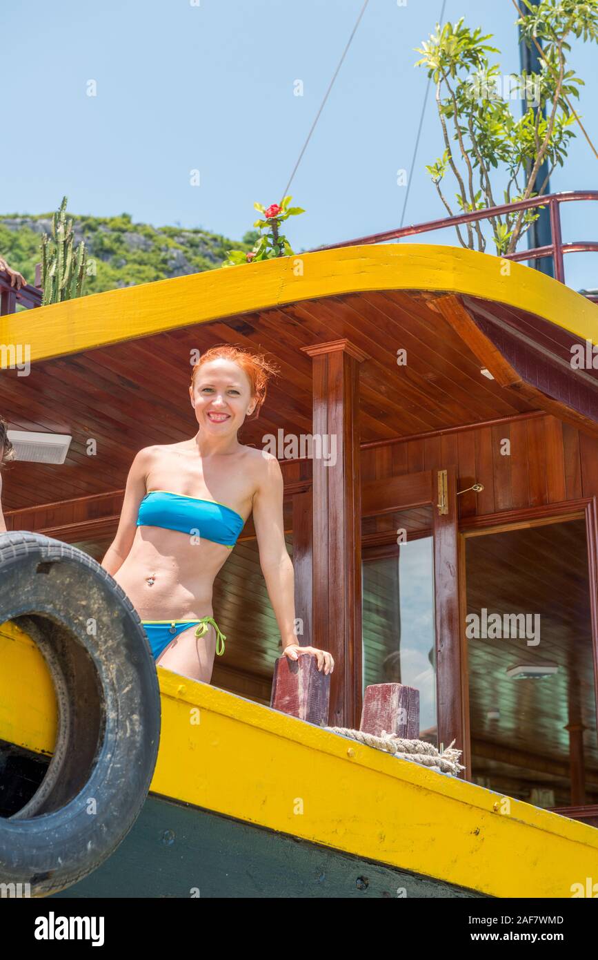 Bikini da turismo a Halong Bay Foto Stock