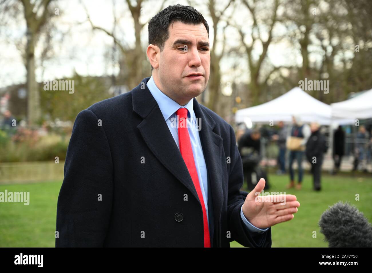 Richard Burgon. Ombra del Segretario di Stato per la giustizia. Ombra Lord Cancelliere e manodopera MP per Leeds East.Ha parlato ai media il giorno dopo le elezioni generali. College Green, la Casa del Parlamento, il London. Regno Unito Foto Stock