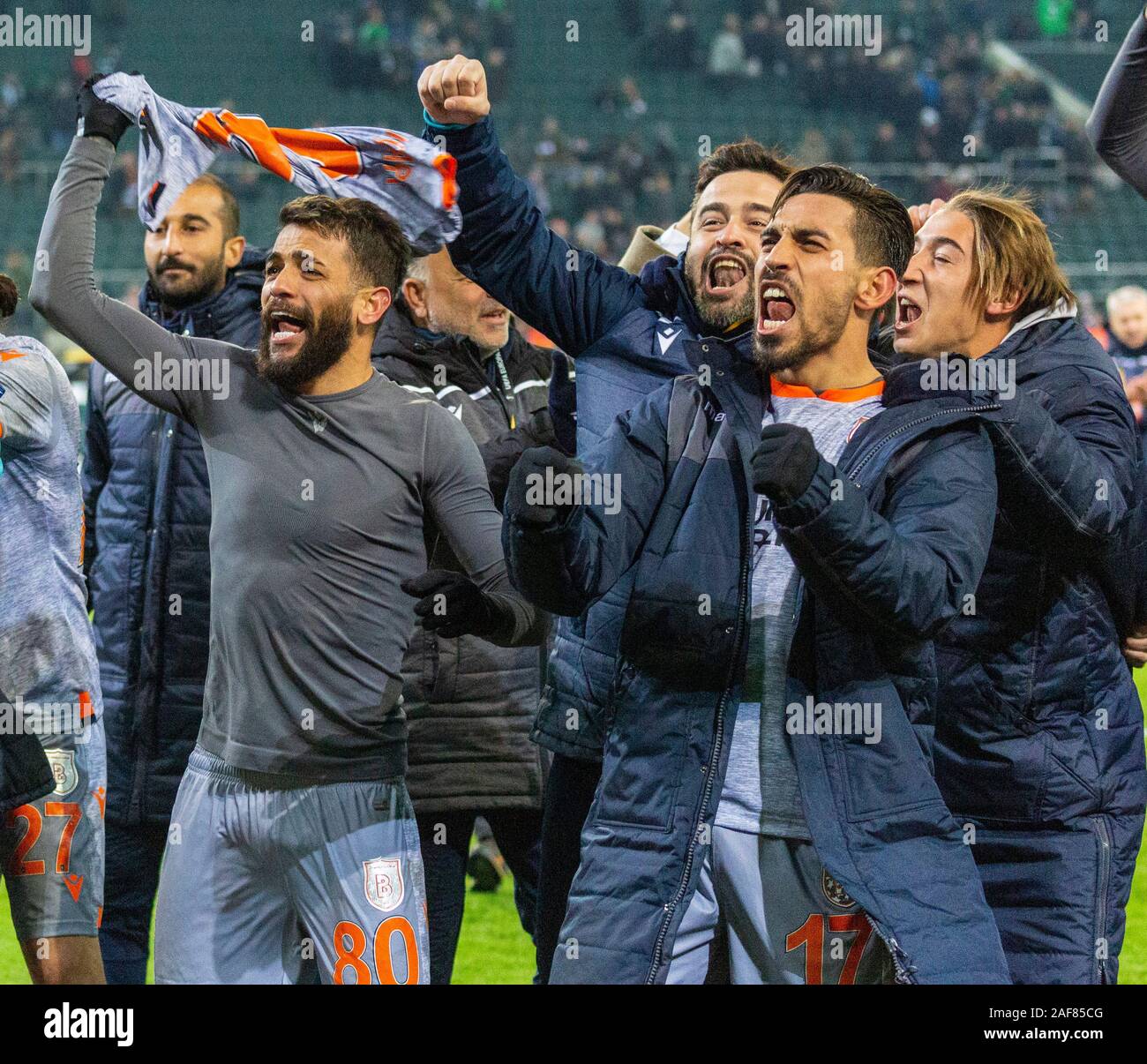 Sport calcio UEFA Europa League, 2019/2020, fase di gruppo, Gruppo J, Giornata 6, Borussia Moenchengladbach vs. Istanbul Basaksehir FK 1-2, Stadio Borussia Park, contentezza per la vittoria di Basaksehir Foto Stock