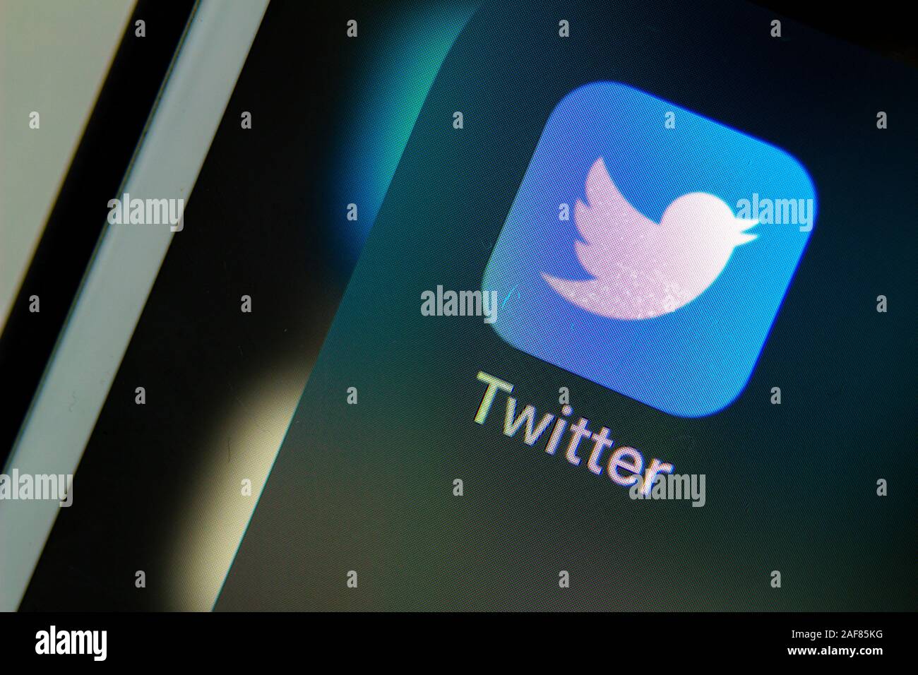 Calgary, Alberta. In Canada il 12 dicembre 2019. Close up dell'applicazione Twitter. Twitter di tendenze, cosa era più popolare di quest'anno. A titolo illustrativo Foto Stock