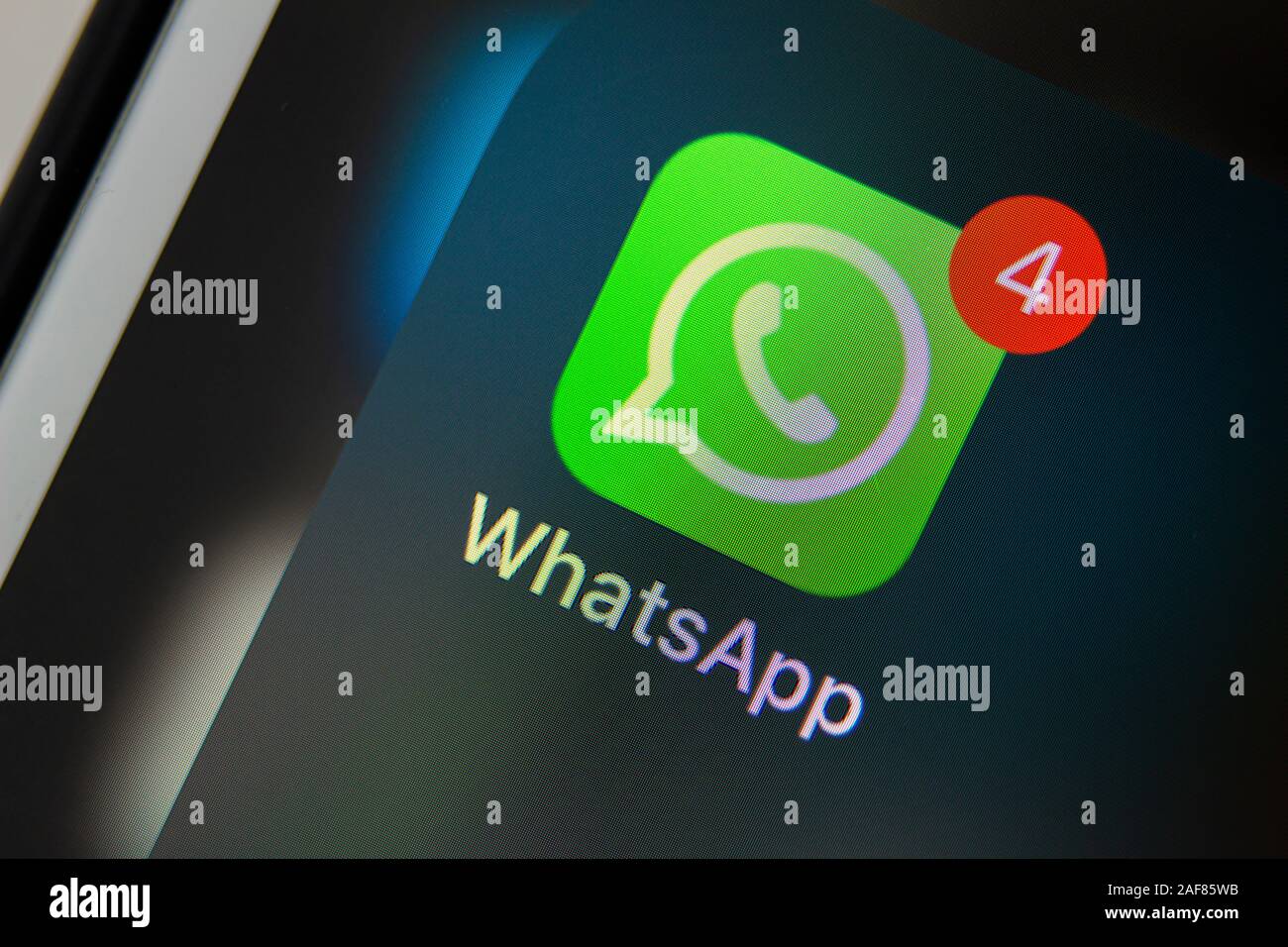 Calgary, Alberta. Canada Dec 12, 2019. Close up WhatsApp app. WhatsApp modalità buia segretamente disponibile attraverso il misterioso bug. A titolo illustrativo Foto Stock