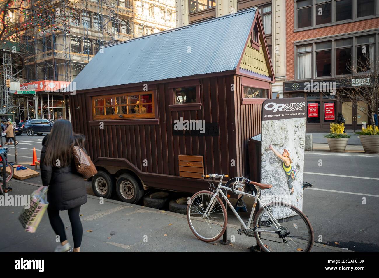 Una piccola casa di evento di branding per la outdoor Abbigliamento Ricerca Azienda in Union Square a New York Sabato, 7 dicembre 2019. Il Seattle basata sulla società vende una varietà di outdoor e di abbigliamento tecnico sia per gli uomini che per le donne ed è di proprietà di Dan Nordstrom. (© Richard B. Levine) Foto Stock