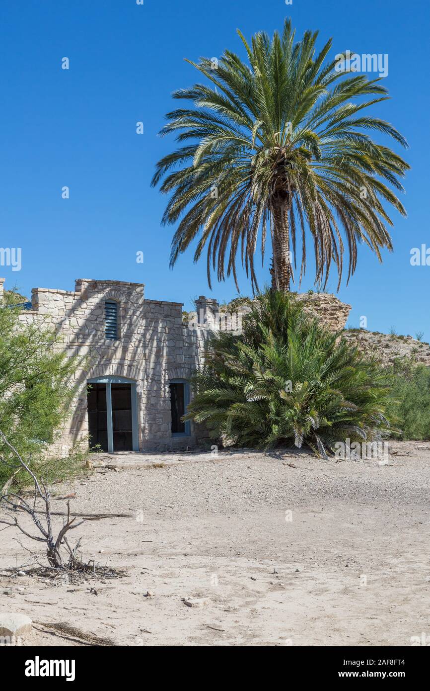 Rovine da anni cinquanta-ser Langford Hot Springs, il Parco nazionale di Big Bend, nei pressi di Rio Grande villaggio. Foto Stock